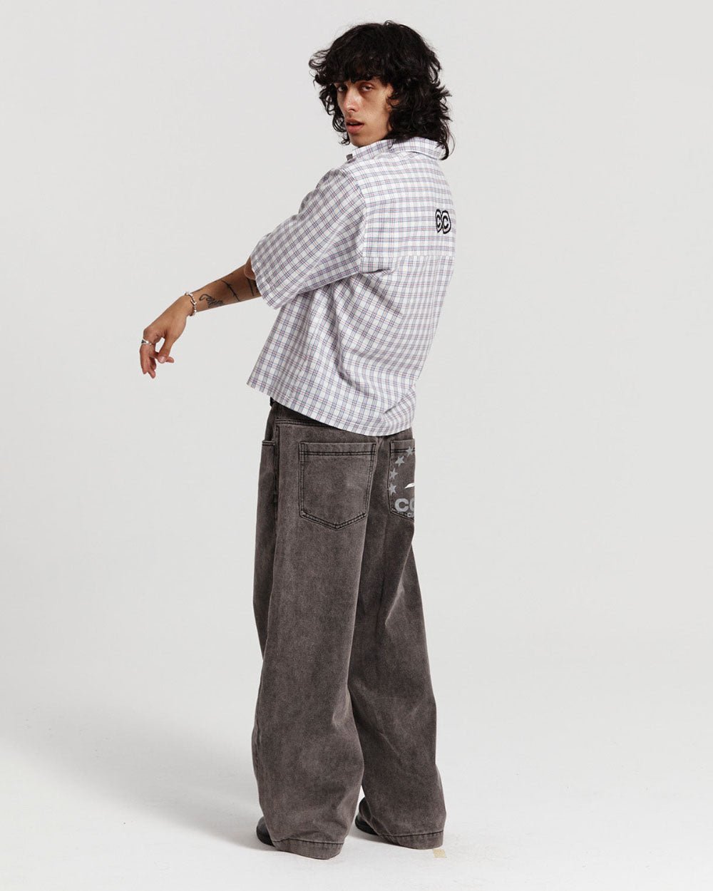 ONE POCKET SHIRT SQUARE MOTIF - grey checked short sleeve shirt, side view - Cold Culture #man