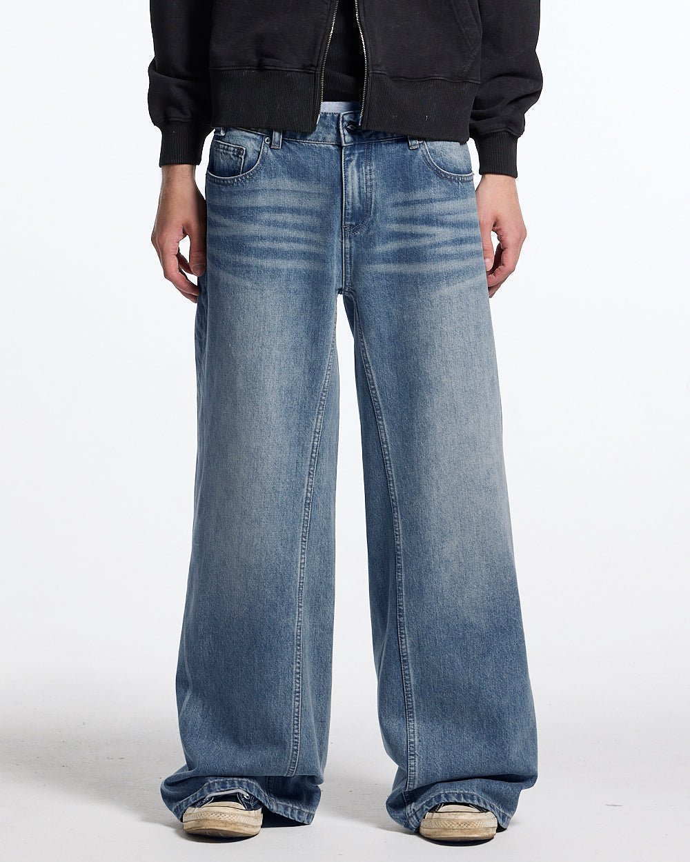 PERFECT SCRIPT PANTS BLUE DENIM - blue denim wide-leg pants, front view on female model - Cold Culture #woman