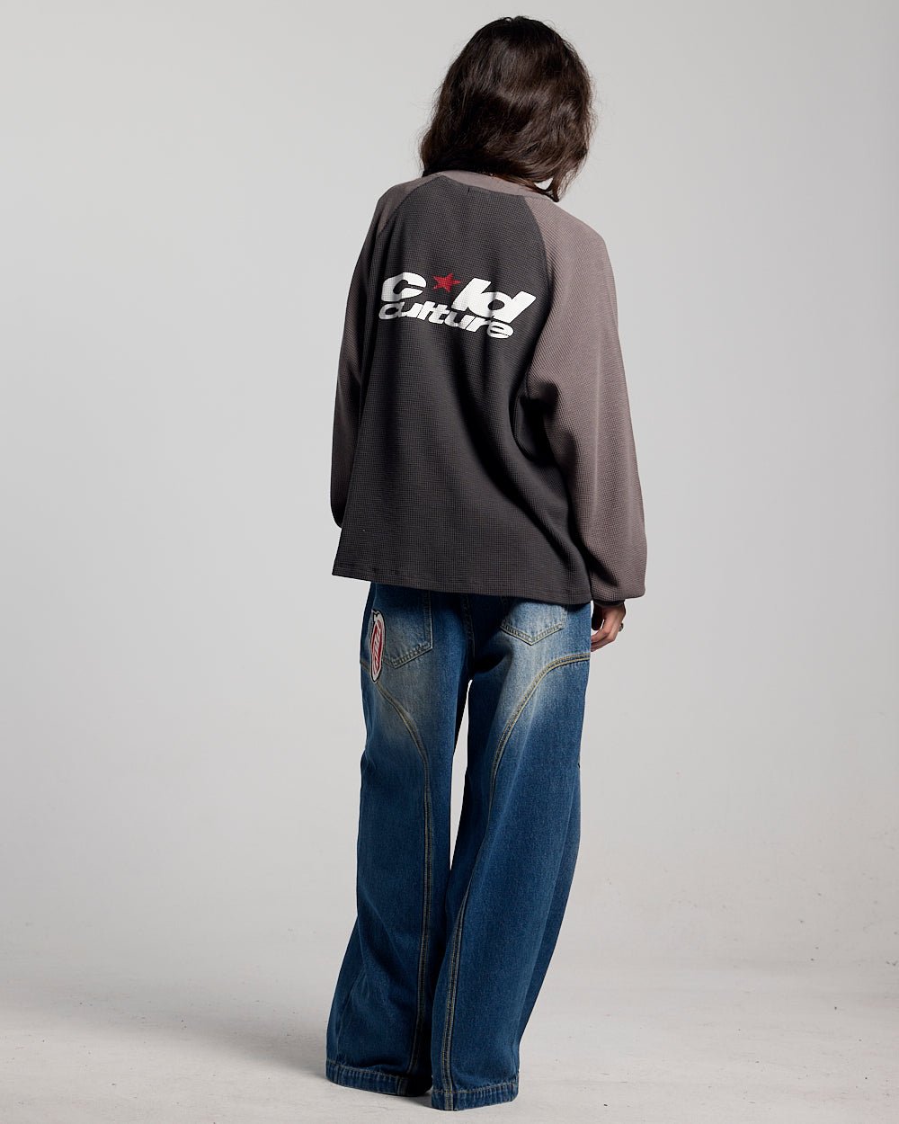 RANGLAN BICOLOR THERMAL LONGSLEEVE BLACK - black raglan longsleeve tee, back view on female model - Cold Culture #woman