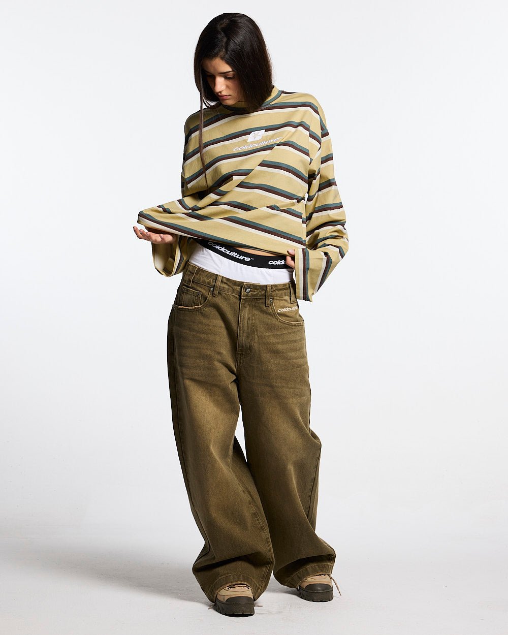 RAY CURVED LONGSLEEVE YELLOW & BROWN - yellow striped longsleeve tee, front view on female model - Cold Culture #woman