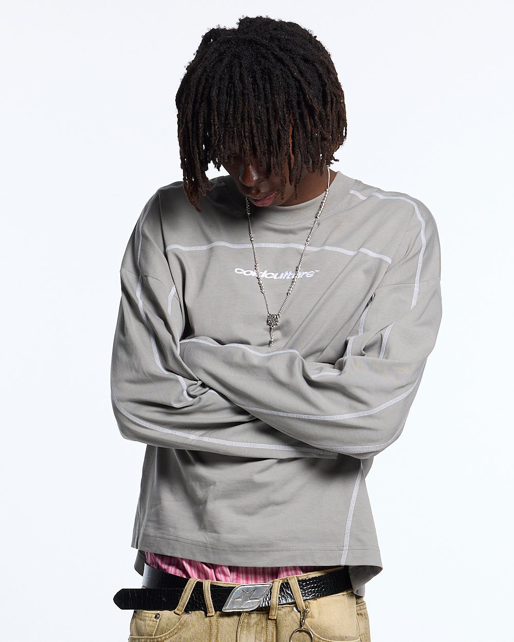 ROLLER LONGSLEEVE TEE GREY - grey contrast stitch longsleeve tee, front view on male model - Cold Culture #man