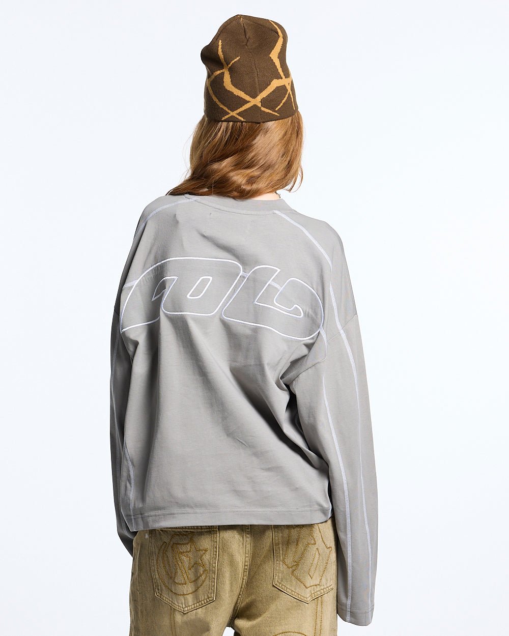 ROLLER LONGSLEEVE TEE GREY - grey contrast stitch longsleeve tee, back view on female model - Cold Culture #woman