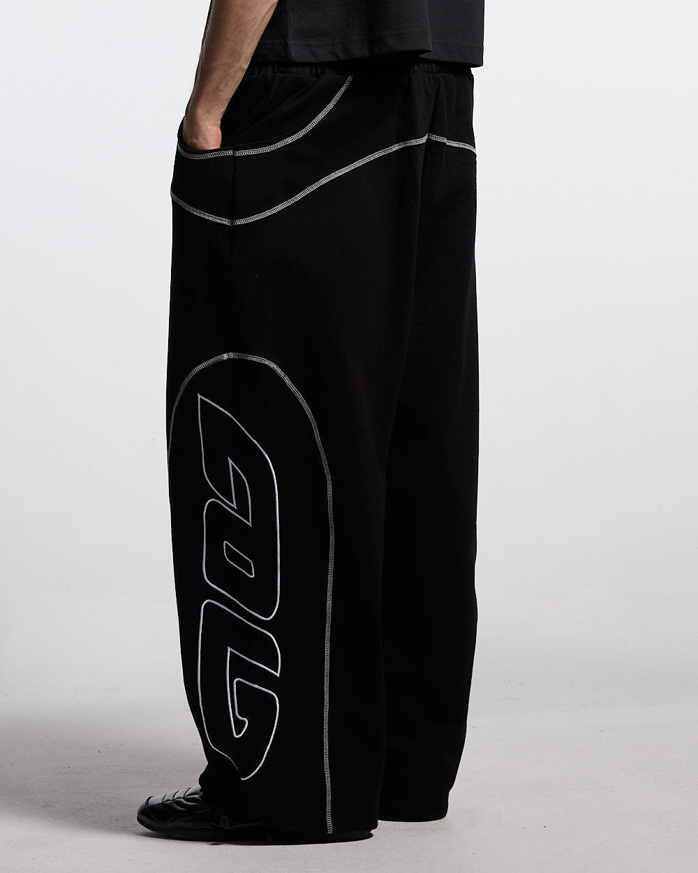 ROLLER SWEATPANTS BLACK - black contrast stitch sweatpants, side view - Cold Culture
