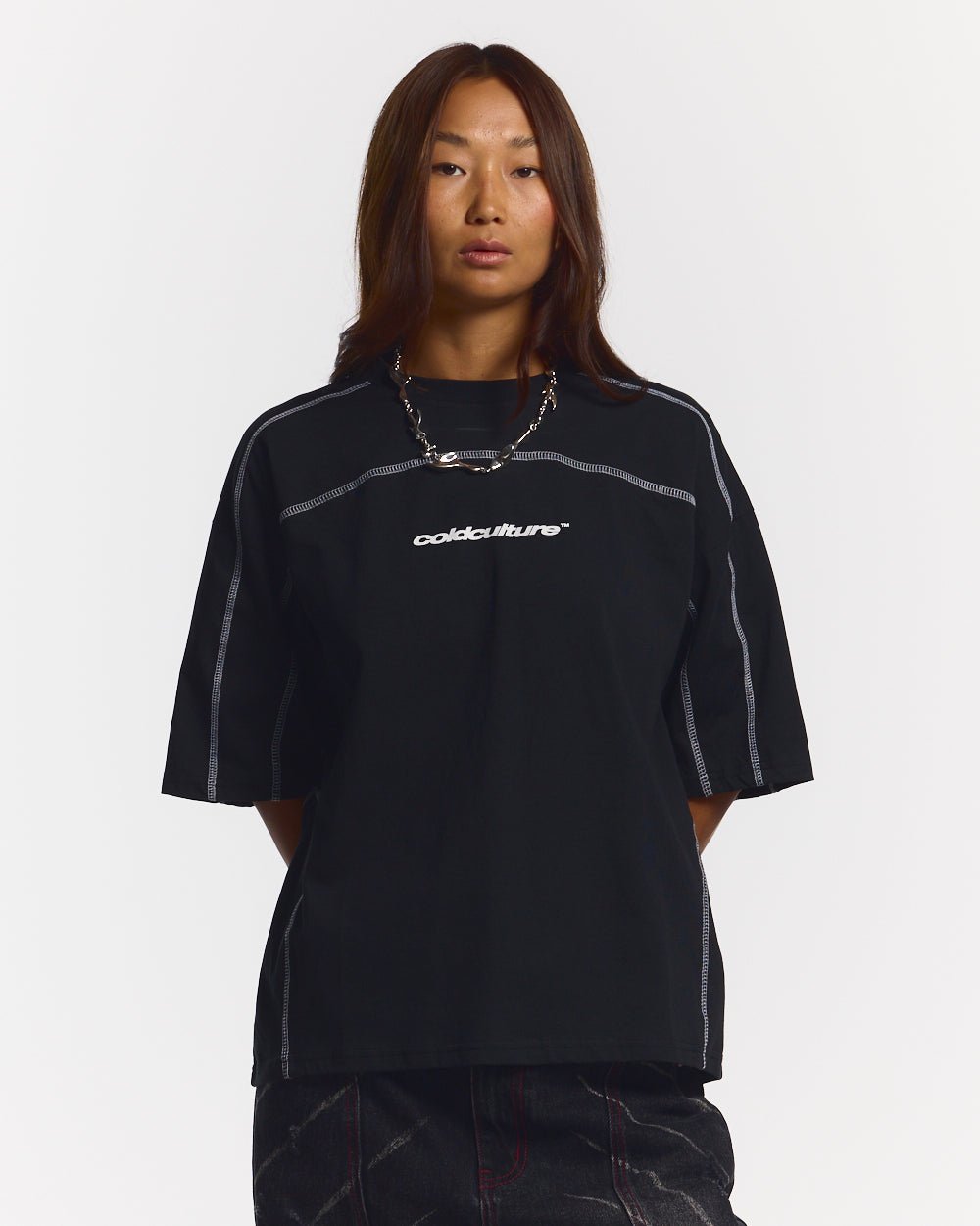 ROLLER TEE BLACK - black contrast stitch boxy tee, front view on female model - Cold Culture #woman