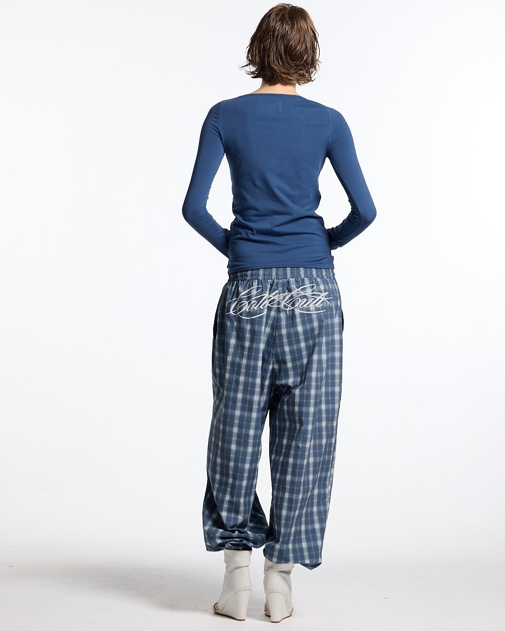 ROUGH LONGSLEEVE TEE BLUE - blue script print longsleeve tee, back view on female model - Cold Culture #woman