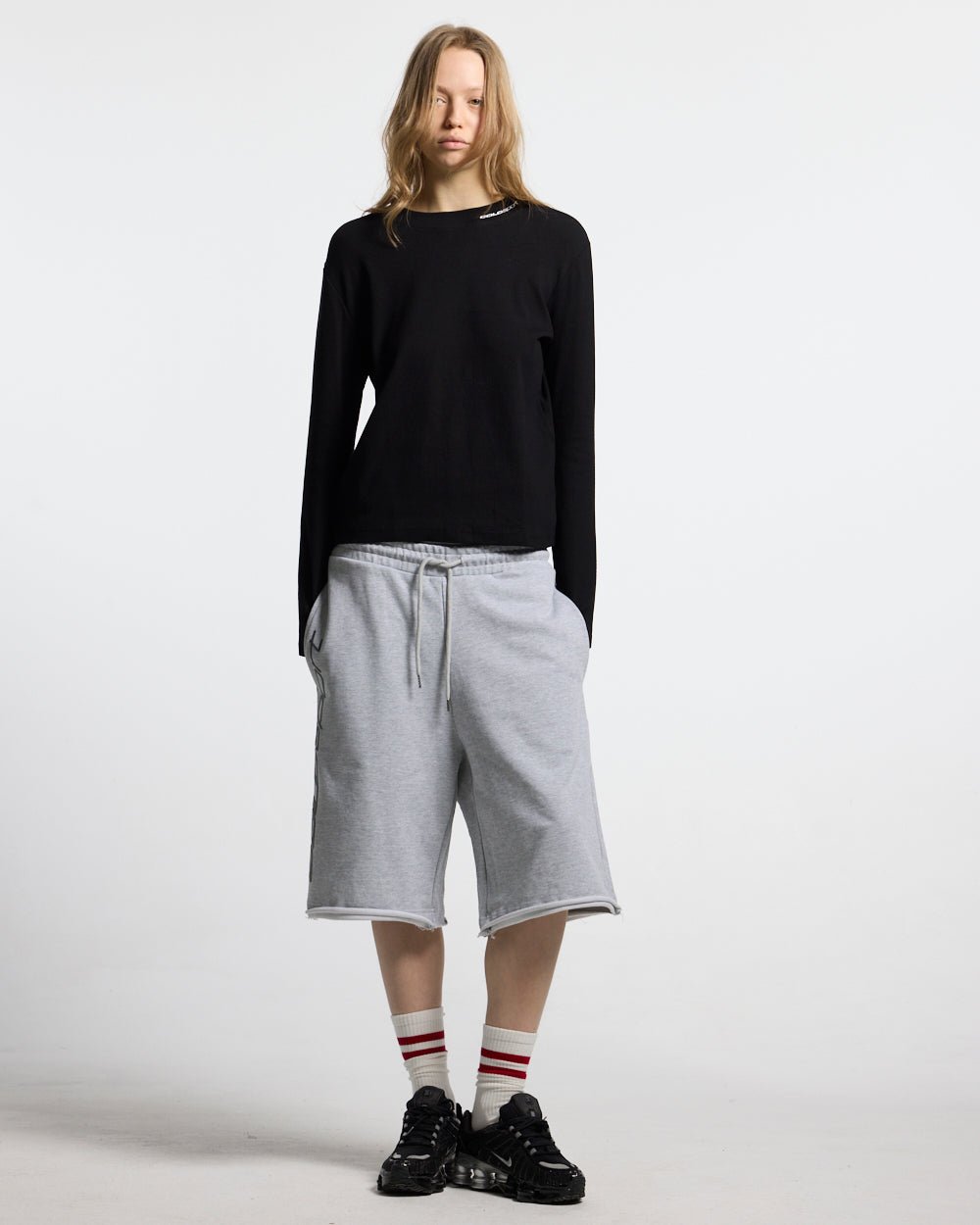RUN CLUB LONGSLEEVE BLACK - black longsleeve tee, front view on female model - Cold Culture #woman