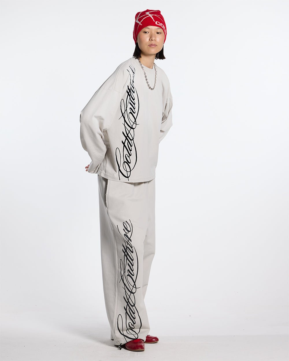 SCRIPT LONGSLEEVE TEE LIGHT GREY - light grey script print longsleeve tee, front view on female model - Cold Culture #woman