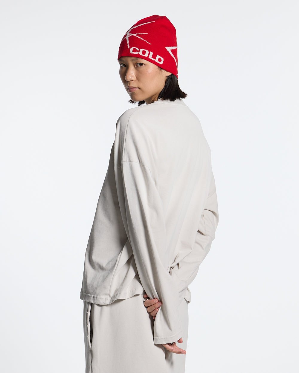 SCRIPT LONGSLEEVE TEE LIGHT GREY - light grey script print longsleeve tee, side view - Cold Culture #woman