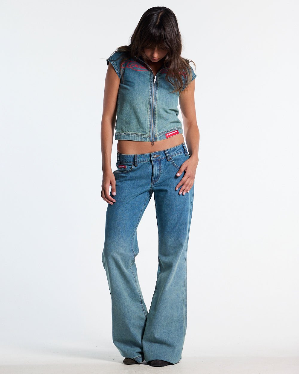 SIGHT BOOTCUT JEANS DENIM - blue washed bootcut jeans, front view on female model - Cold Culture #woman