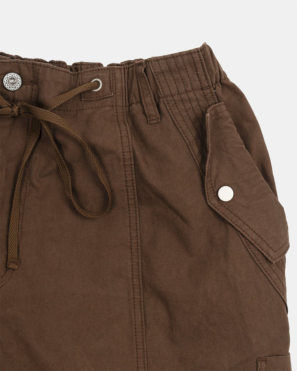 SOLID CARGO PANTS BROWN - brown cargo pants, detail close-up - Cold Culture