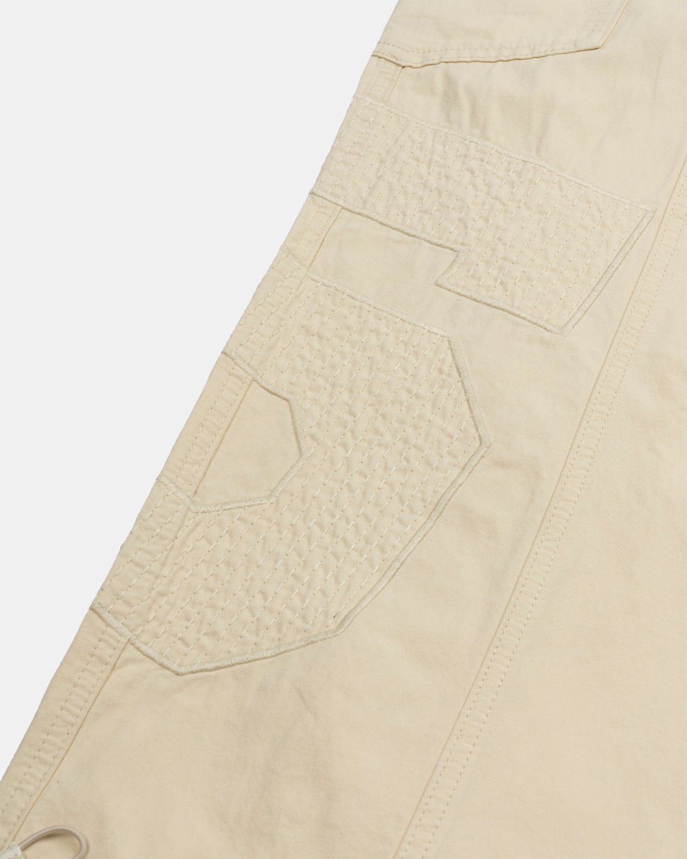SOLID CARGO PANTS WHITE - off-white cargo pants, detail close-up - Cold Culture