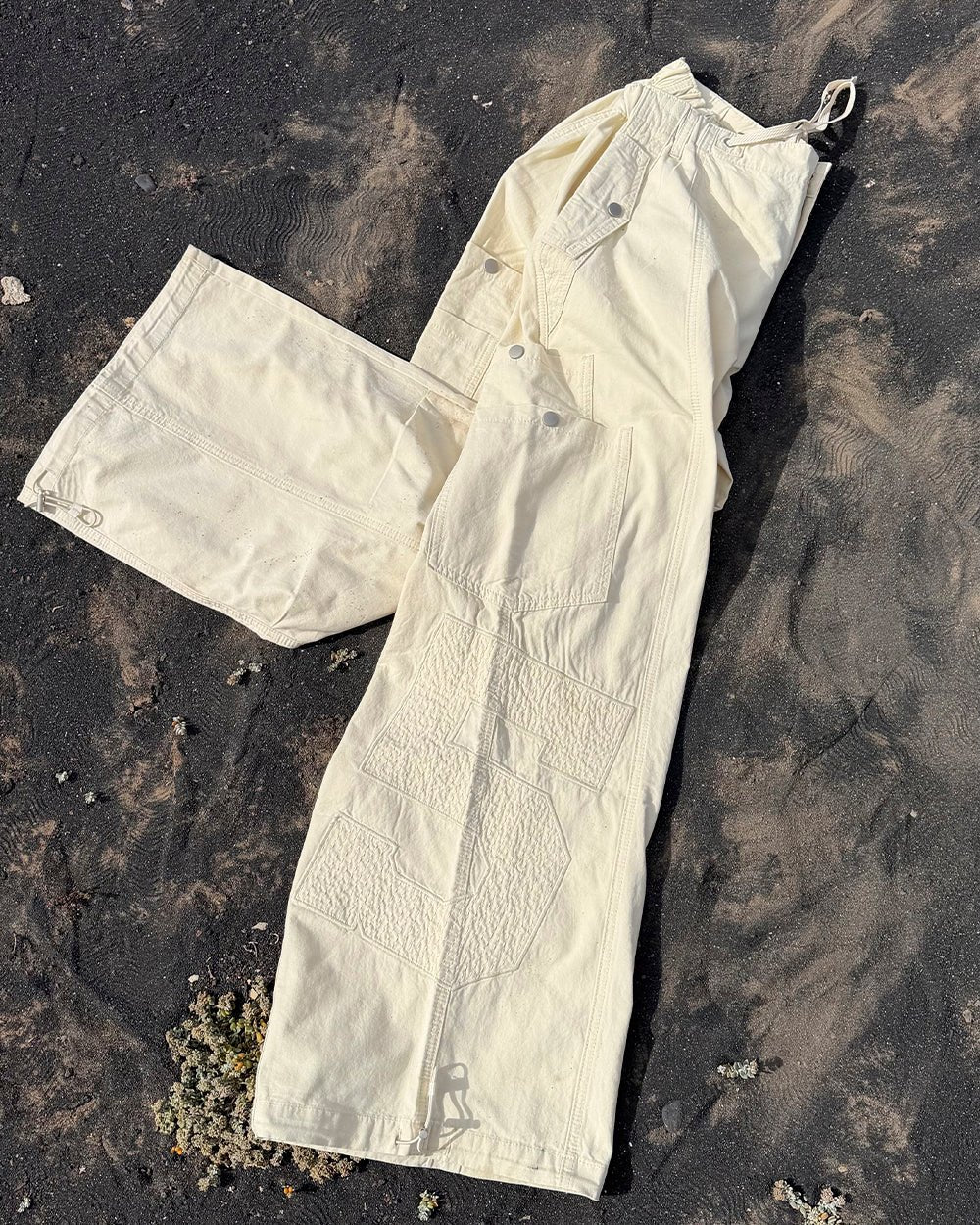 SOLID CARGO PANTS WHITE - off-white cargo pants, flat lay - Cold Culture