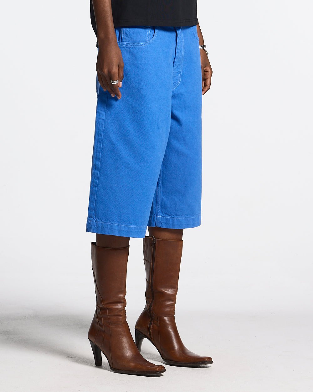STITCHING JORTS TRUE BLUE - blue baggy denim shorts, side view - Cold Culture #woman
