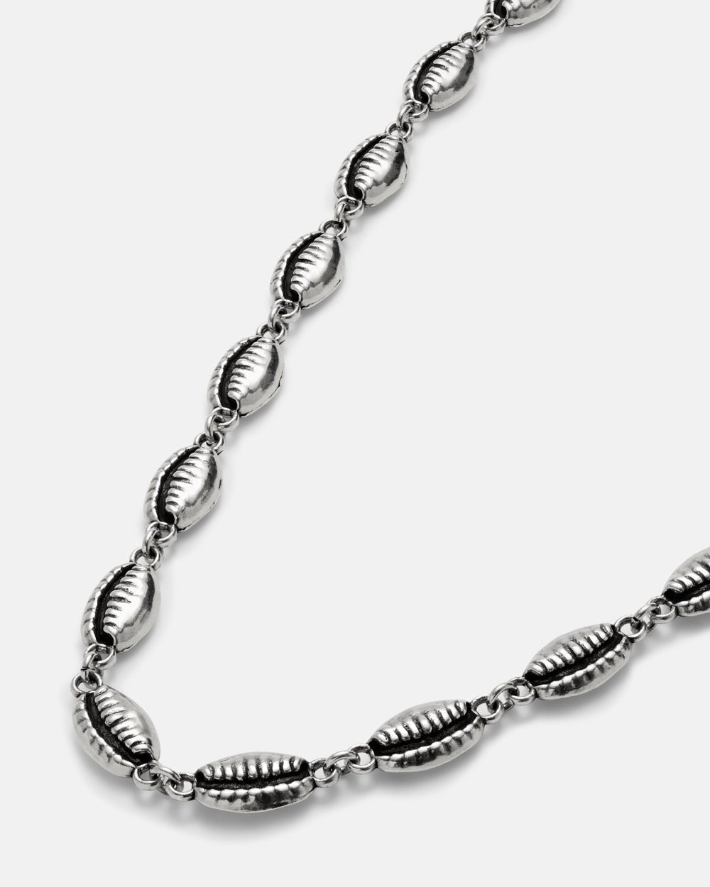 SUNSET NECKLACE SILVER - silver shell link necklace, detail close-up - Cold Culture