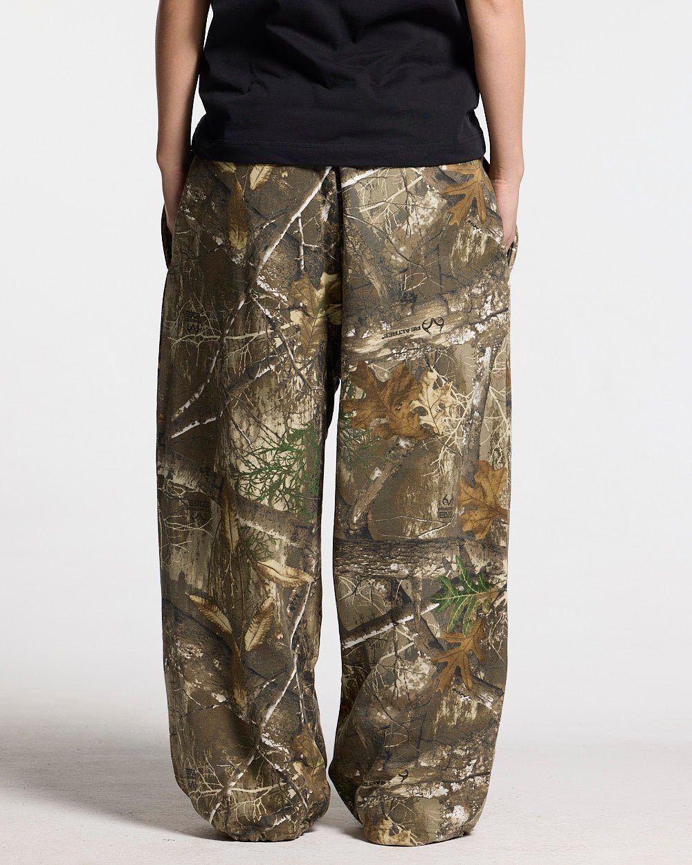 SWEATPANTS REALTREE EDGE - brown camo sweatpants, back view on female model - Cold Culture #woman