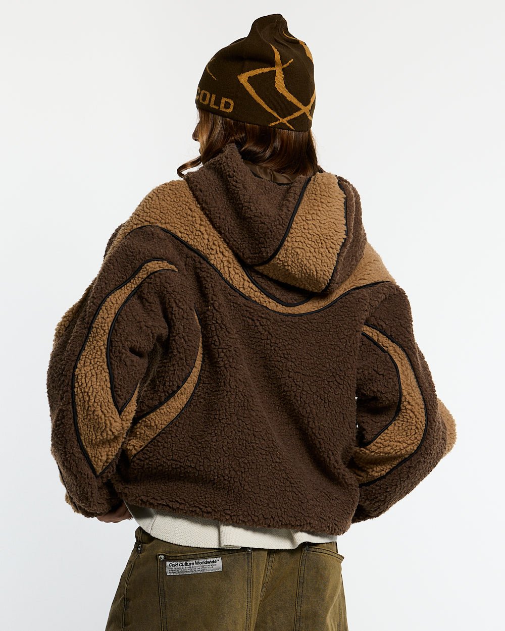 TAKE OFF FLEECE BROWN - brown sherpa fleece hooded jacket, back view on female model - Cold Culture #woman
