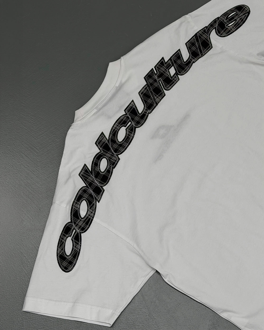 TARTAN DISTRESS CURVED TEE WHITE - Cold Culture