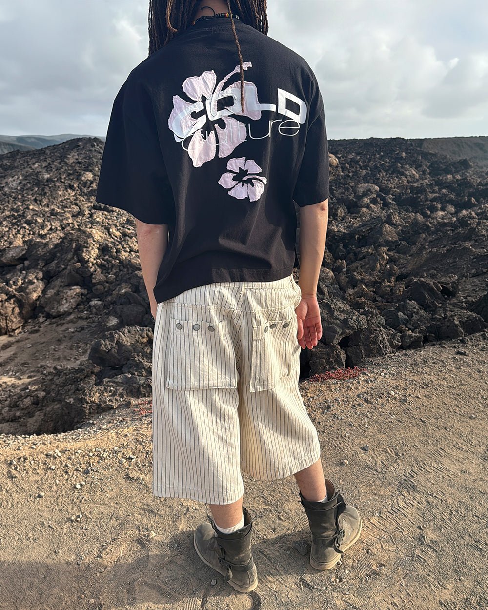 TROPICAL FEVER TEE BLACK - black hibiscus print tee, street style shot - Cold Culture