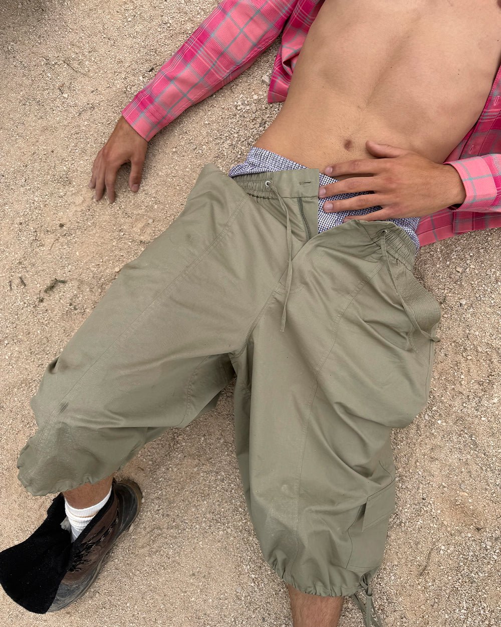 UTILITARY CAPRI PARACHUTE CREAM - khaki cargo capri shorts, worn detail - Cold Culture