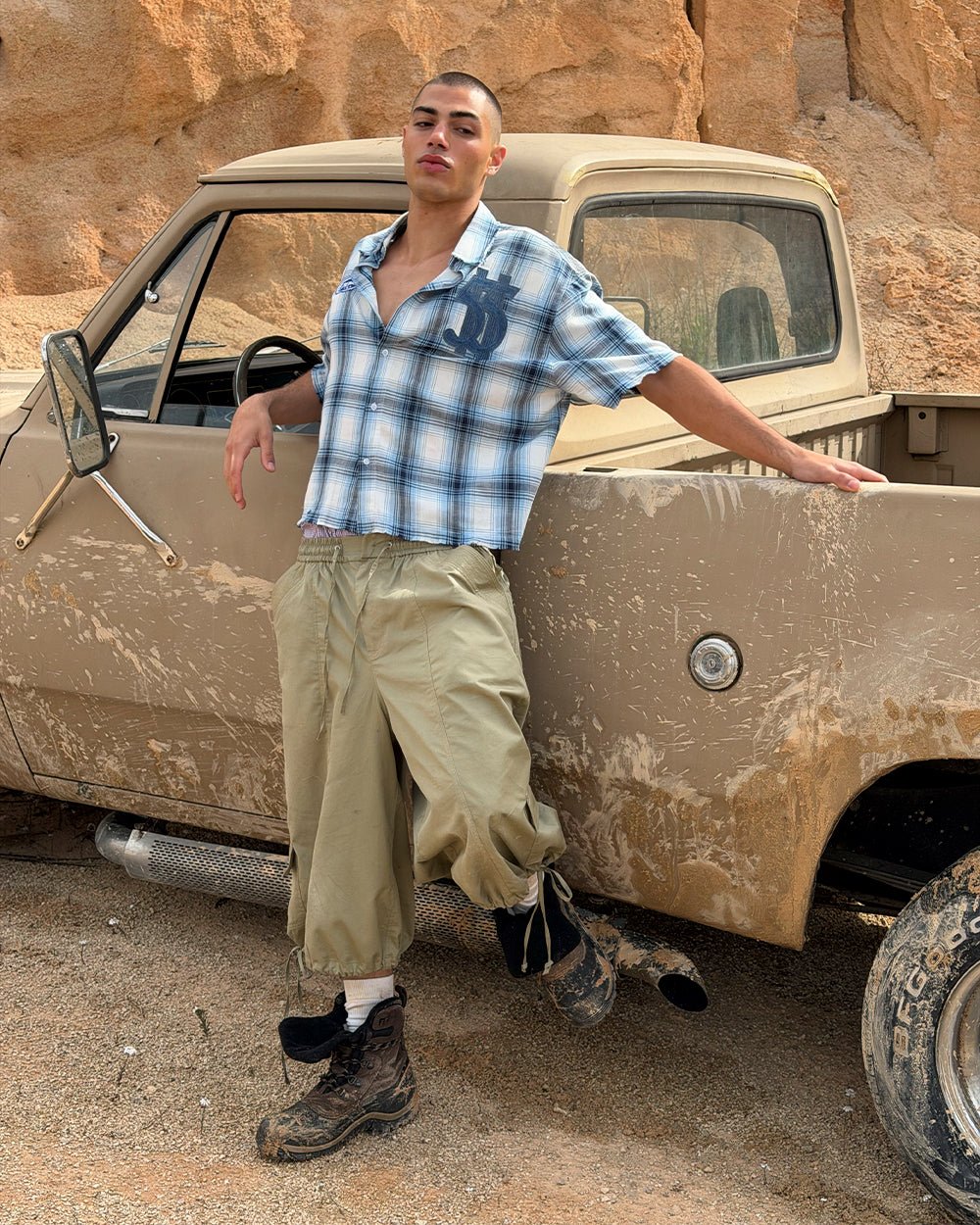UTILITARY CAPRI PARACHUTE CREAM - khaki cargo capri shorts, street style shot - Cold Culture