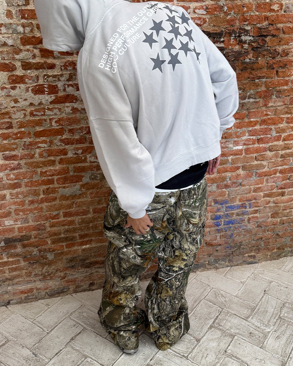 V1 CARPENTER PANTS REALTREE - realtree camo carpenter pants, street style shot - Cold Culture