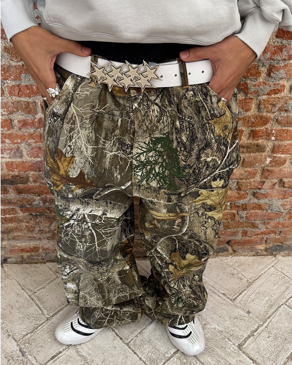 V1 CARPENTER PANTS REALTREE - realtree camo carpenter pants, street style shot - Cold Culture