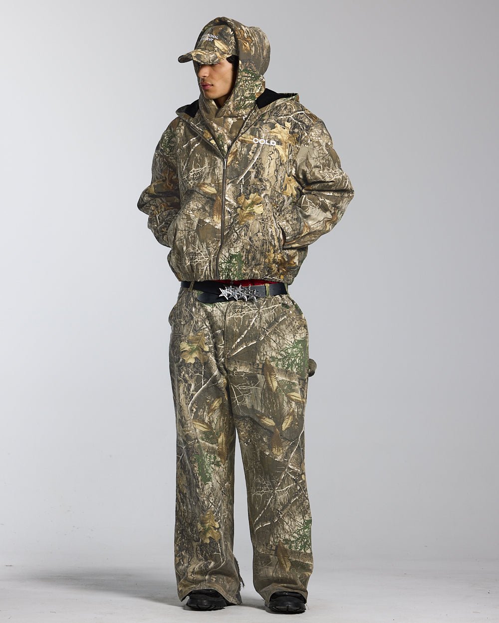 V1 CARPENTER PANTS REALTREE - realtree camo carpenter pants, front view on male model - Cold Culture