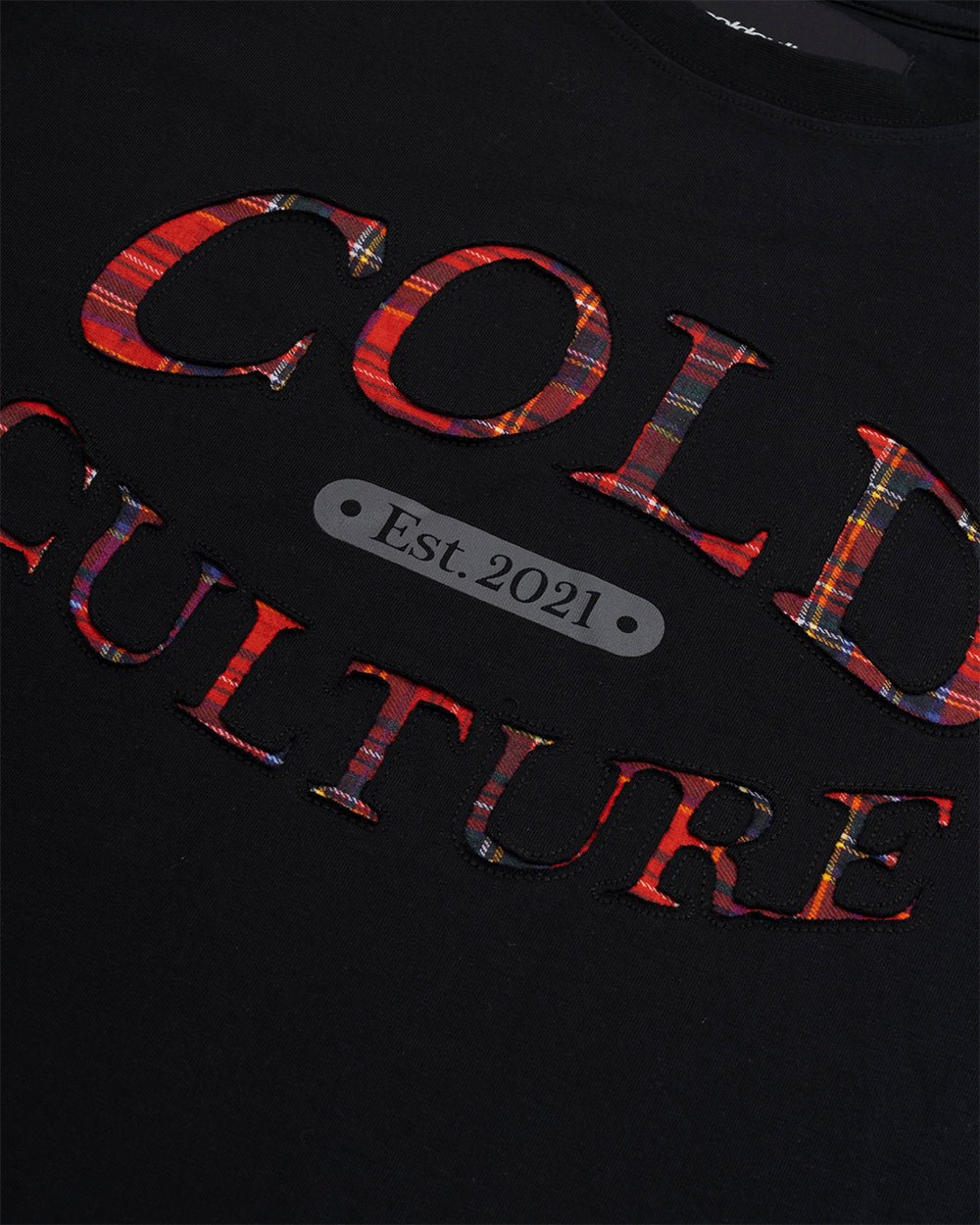 WATCH OUT TEE BLACK - black boxy tee, detail close-up - Cold Culture