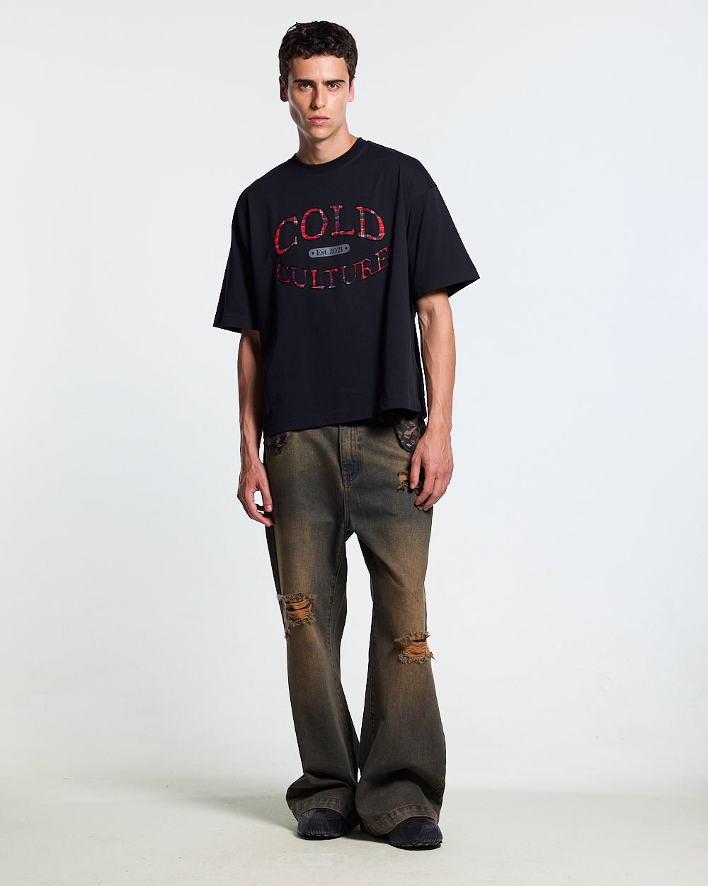 WATCH OUT TEE BLACK - black boxy tee, front view on male model - Cold Culture #man