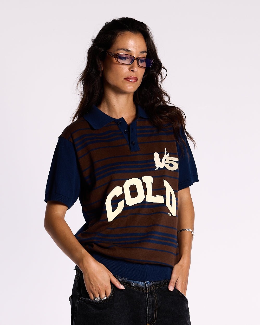WINNERS V5 POLO BROWN AND BLUE - brown and blue striped knitted polo, front view on female model - Cold Culture #woman