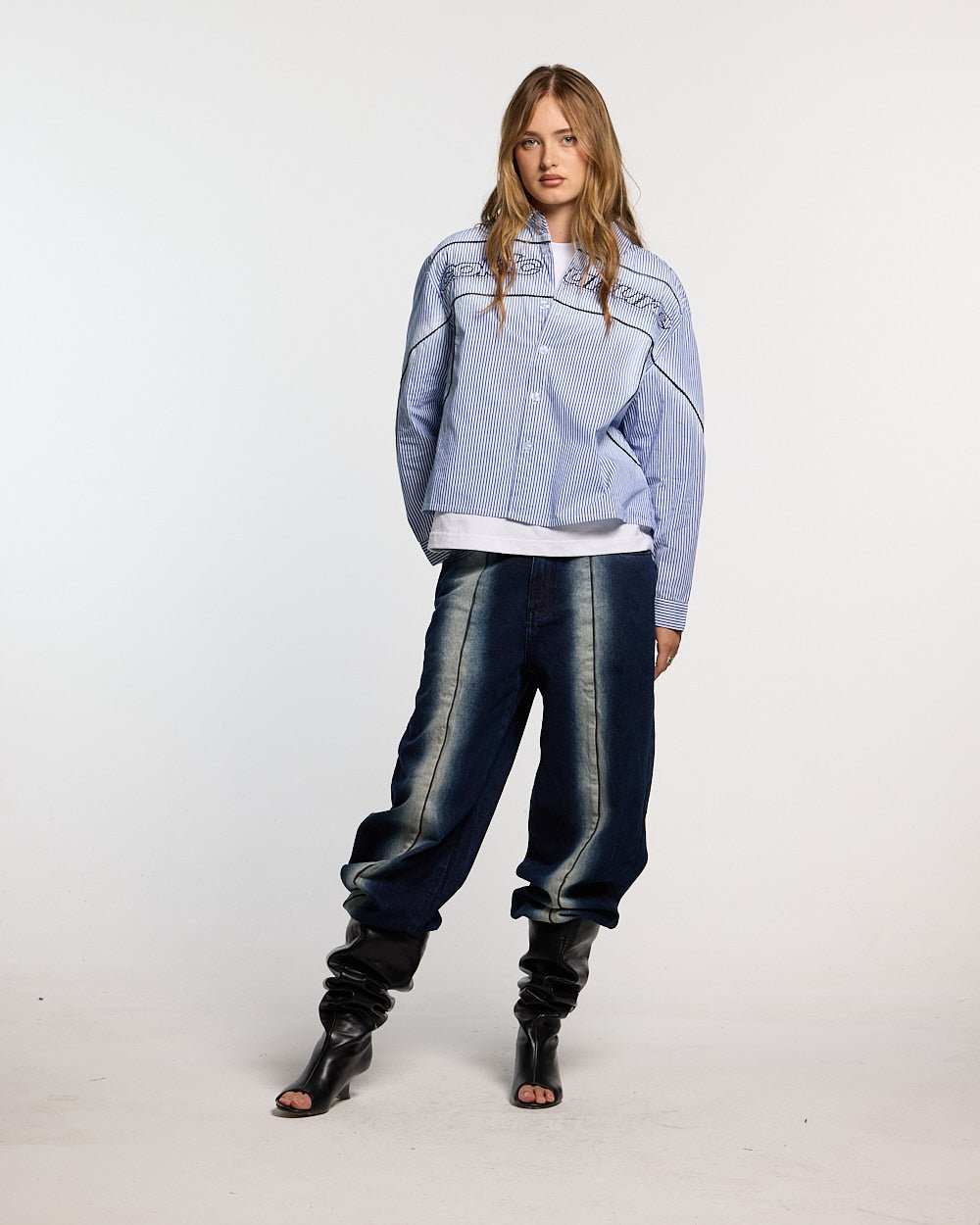 WORLDWIDE V2 PANTS DARK DENIM - dark denim baggy pants, front view on female model - Cold Culture #woman